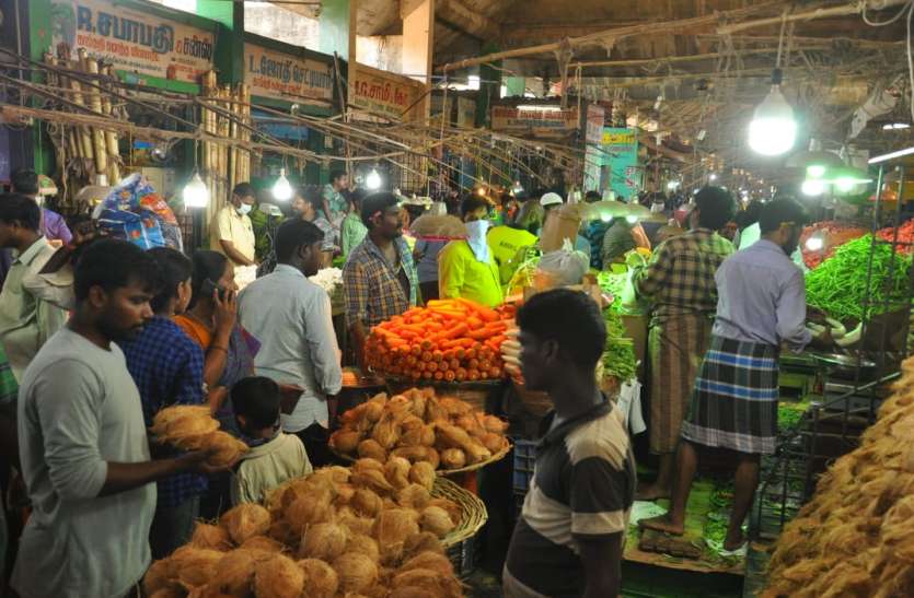 grocery-and-vegetable-shops-crowded बाजार में टूट पड़े लोग, किराना और सब्जी की दुकानों पर भीड़