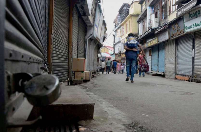 shops_shut_down.jpg रविवार को देश के 7 करोड़ व्यापारी बंद रखेंगे दुकानें, 7 हजार करोड़ रुपए के नुकसान का अनुमान