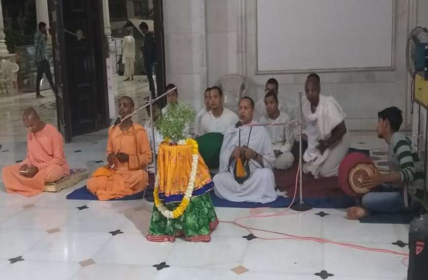 72 hours kirtan in ISKCON to overcome the crisis संकट दूर करने इस्कॉन में 72 घंटे अखंड कीर्तन