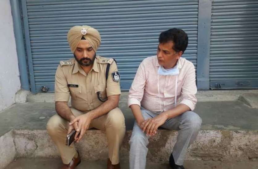 2201nsp10.jpg जनता ने लगाया कफ्र्यु निगरानी करते रहे अफसर