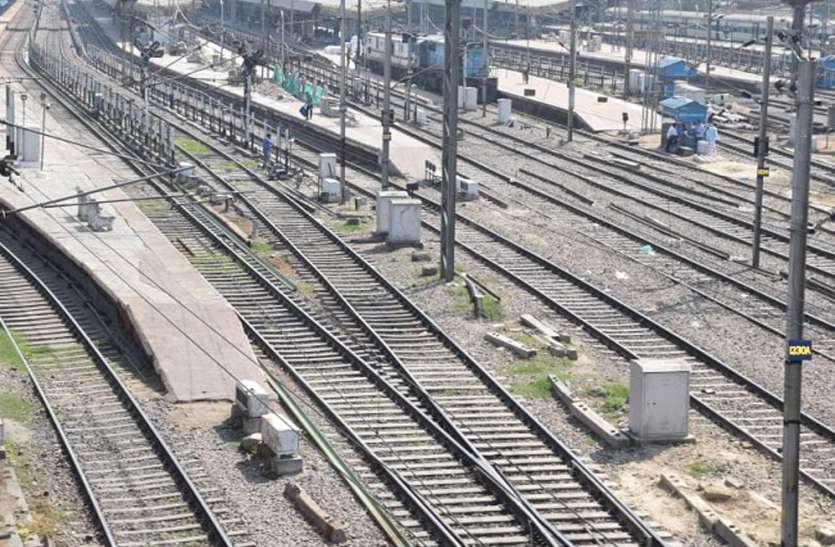 जनता कफ्र्यू: जहां रोज होती थी धक्कामुक्की, वहां बात करने वाला भी कोई नहीं जनता कफ्र्यू: जहां रोज होती थी धक्कामुक्की, वहां बात करने वाला भी कोई नहीं