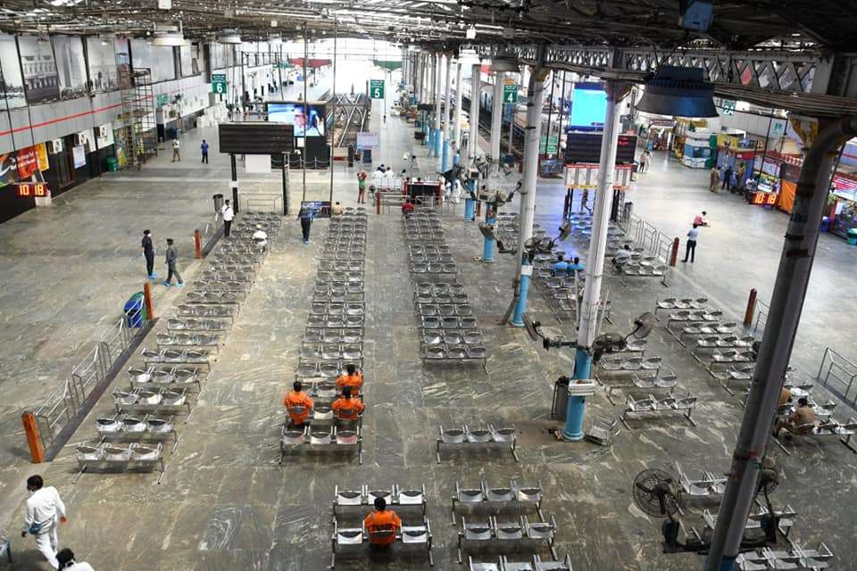Bus Terminus and Railway station remains deserted in chennai