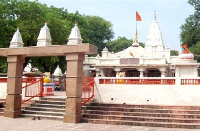 Janta Curfew : यूपी के देवीपाटन मंडल में जनता कर्फ्यू का समर्थन, देवीपाटन मन्दिर भी 31 मार्च तक बंद, जानें इस मंडल के जिलों का हाल Janta Curfew : यूपी के देवीपाटन मंडल में जनता कर्फ्यू को मिला पूर्ण समर्थन, देवीपाटन मन्दिर भी 31 मार्च तक बंद, जानें इस मंडल के जिलों का हाल