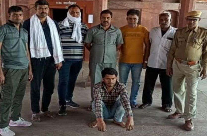 Prize of 5 thousand crooks arrested 5 हजार का इनामी बदमाश श्रीमान गिरफ्तार