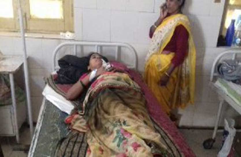Uncle father-in-law attacked woman महिला पर चाचा ससुर ने किया जानलेवा हमला, फरसा से सिर पर मारा, महिला गंभीर