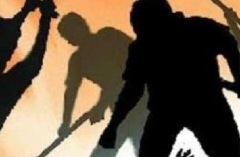 नगर पंचायत के पूर्व अध्यक्ष ने की वाहन चालक की बेदम पिटाई, मामला दर्ज नगर पंचायत के पूर्व अध्यक्ष ने की वाहन चालक की बेदम पिटाई, मामला दर्ज