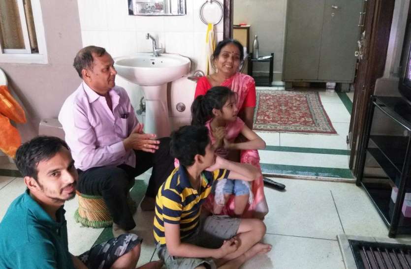 बाजार और गलियों में पसरा सन्नाटा बाजार और गलियों में पसरा सन्नाटा