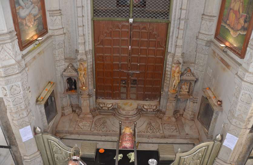 900 साल में पहली बार महाकालेश्वर मंदिर बंद 900 साल में पहली बार महाकालेश्वर मंदिर बंद