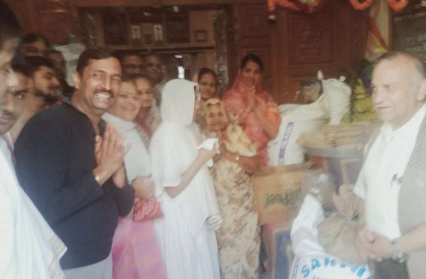 गौ आहार योजना के तहत अन्नदान गौ आहार योजना के तहत अन्नदान