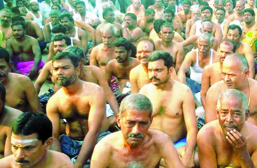 प्रशासन की मनमानी के खिलाफ व्यापारियों का प्रदर्शन प्रशासन की मनमानी के खिलाफ व्यापारियों का प्रदर्शन