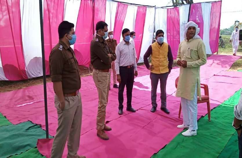 Janta Curfew Live Update: Govt Employee Organised Mrityu Bhoj In Alwar जनता कर्फ्यू और लॉक-डाउन के बाद भी यहां सरकारी कर्मचारी ने आयोजित कर दिया 21 गांवों के लिए मृत्युभोज, मौके पर पहुंचे पुलिस-प्रशासन, फिर...