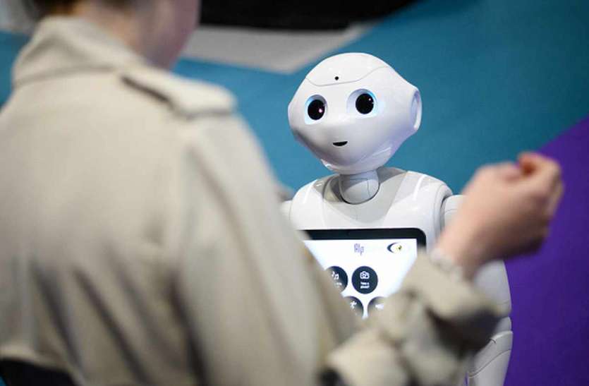 robot sanatizer भारतीय छात्र ने किया कमाल, रोबोट सैनेटाइजर दूर करेगा संक्रमण
