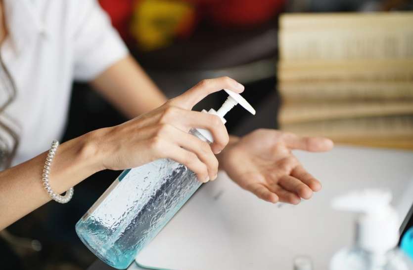 sanitizer_1.jpg कोरोना वायरस : सोशल मीडिया पर फेमस हुई सैनेटाइजर बनाने वाली महिला, लोग कह रहे शुक्रिया