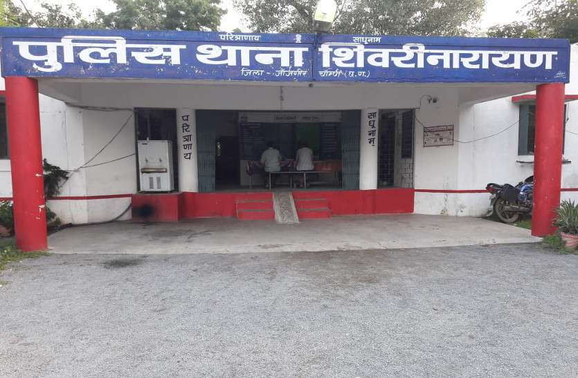 गांजा तस्करों को पकडऩे की बजाय चार सिपाहियों ने रातोंरात कर ली सेटिंग, एक लाख 60 हजार रुपए लेकर छोड़ा गांजा तस्करों को पकडऩे की बजाय चार सिपाहियों ने रातोंरात कर ली सेटिंग, एक लाख 60 हजार रुपए लेकर छोड़ा