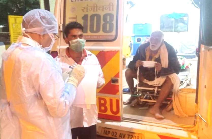कोरोना का मरीज होने के संदेह में वृद्ध को पीटा कोरोना का मरीज होने के संदेह में वृद्ध को पीटा