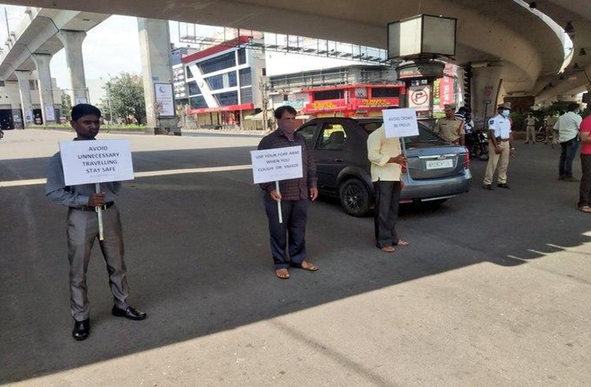 जनता कर्फ्यू में निकले बाहर, पुलिस ने दे दी अनोखी सजा, कहीं Tik-Tok बनाकर किया जागरूक जनता कर्फ्यू में निकले बाहर, पुलिस ने दे दी अनोखी सजा, कहीं Tik-Tok बनाकर किया जागरूक