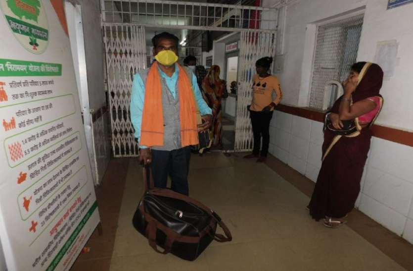 corona virus alert in mp बाहर से सीधे सामान सहित पहुंचा अस्पताल, बोला कोरोना की जांच करें, जांच रिपोर्ट यह निकली