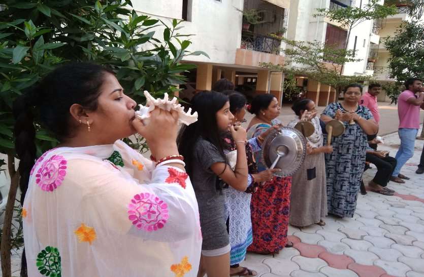 Corona virus : जनता कर्फ्यू में कमिश्नर और कलेक्टर डटे रहे मोर्च पर Corona virus : कमिश्नर और कलेक्टर जनता कर्फ्यू मोर्च पर डटे रहे : Photo gallery