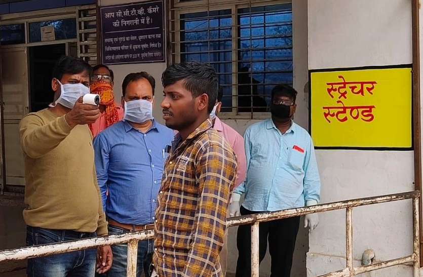 ग्वालियर से छतरपुर जा रही थी बस 70 passengers were in the bus, stopped the check up, news in hindi, mp news, datia news बस में सवार थे 70 यात्री, चेक अप को रोका