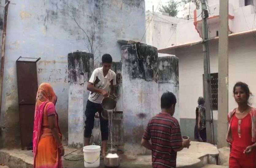 water-crisis-deepens-in-the-village-increased-problems गांव के हैंडपंप उगलने लगे हवा, गहराया जलसंकट, बढ़ी परेशानी