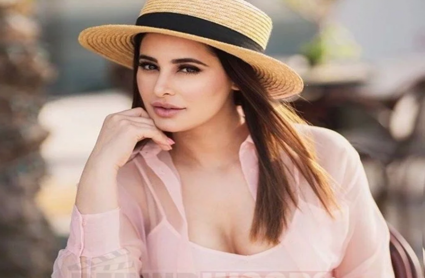 Nargis Fakhri Sought Help By Sharing Video - रणबीर कपूर की एक्ट्रेस ने  वीडियो शेयर कर मांगी मदद, कहा- तीन दिन से नहीं बदले कपड़े | Patrika News