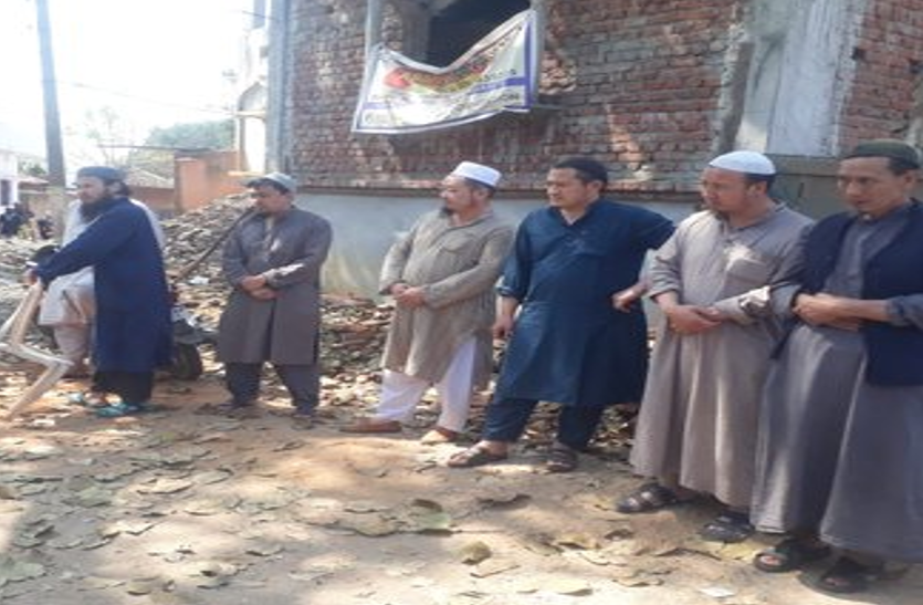 मस्जिद में रह रहे थे चीन, कजाकिस्तान व किर्गिस्तान से आए 11 विदेशी नागरिक, कागजात जब्त मस्जिद में रह रहे थे चीन, कजाकिस्तान व किर्गिस्तान से आए 11 विदेशी नागरिक, कागजात जब्त
