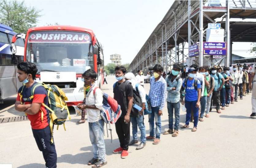 कोरोना की दहशत : केरल से आकर बिलासपुर स्टेशन पर फंस गए थे झारखंड के 139 मजदूर, सीएम की पहल पर भेजे गए अपने गृहराज्य कोरोना की दहशत : केरल से आकर बिलासपुर स्टेशन पर फंस गए थे झारखंड के 139 मजदूर, सीएम की पहल पर भेजे गए अपने गृहराज्य