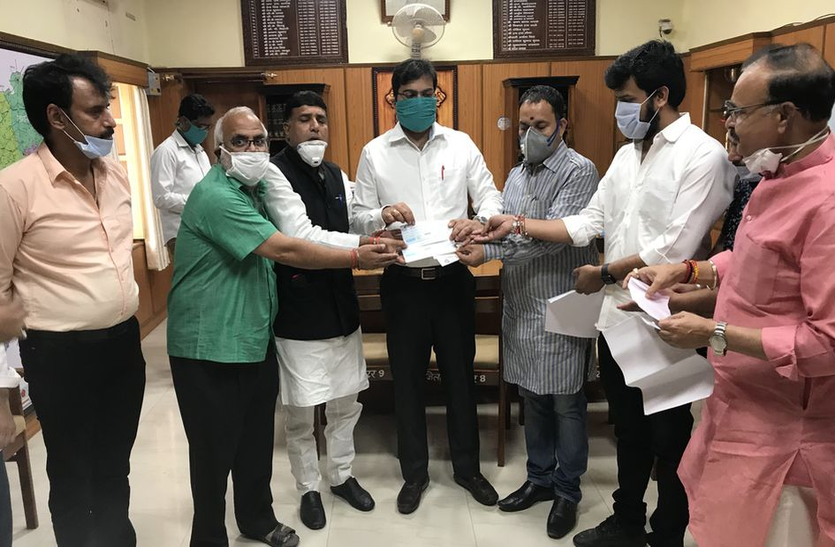 संकट की घड़ी में मदद को बढ़े हाथ, हर वर्ग ने दिया साथ संकट की घड़ी में मदद को बढ़े हाथ, हर वर्ग ने दिया साथ