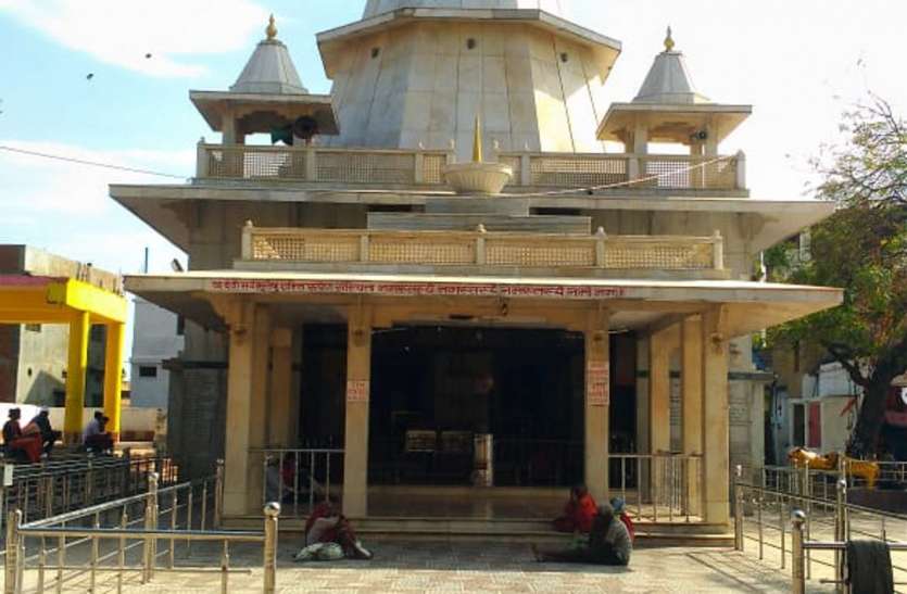Chaitra Navratri: Devotees worship mother while staying at home घर पर ही रहकर मां की आराधना करें भक्त