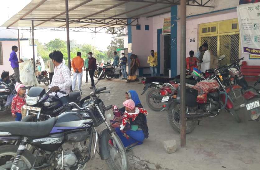 ग्रामीण अंचल के स्वास्थ्य केन्द्रों पर बढ़े सर्दी-जुकाम के मरीज ग्रामीण अंचल के स्वास्थ्य केन्द्रों पर बढ़े सर्दी-जुकाम के मरीज