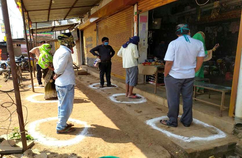 लॉक डाउन: 26 मार्च से सुबह 9 से दोपहर 3 बजे तक खुलेंगी यह दुकानें, सिर्फ एक व्यक्ति को घर से निकलने की अनुमति लॉक डाउन: 26 मार्च से सुबह 9 से दोपहर 3 बजे तक खुलेंगी यह दुकानें, सिर्फ एक व्यक्ति को घर से निकलने की अनुमति