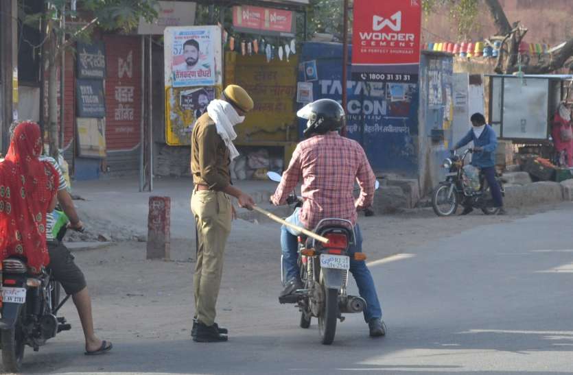 ajmer lock down Ajmer Lock down: रोड पर पुलिस की नाकाबंदी, फिर भी घूम रहे लोग