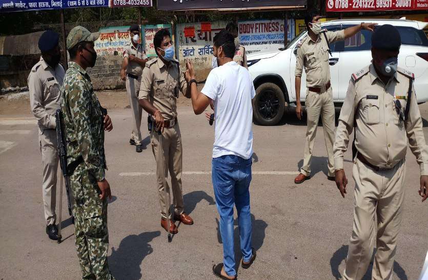लॉकडाउन: झुंड बनाकर खेल रहे थे लूडो पुलिस ने चार को भेजा जेल, बेवजह घूमने वालों को कान पकड़ाकर करवाई उठक-बैठक