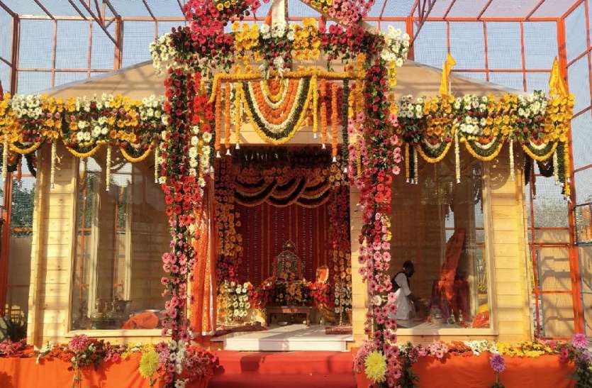 492 साल बाद चांदी के सिंहासन पर विराजे रामलला, सीएम योगी ने अभिषेक कार्यक्रम में की विशेष आरती 492 साल बाद चांदी के सिंहासन पर विराजे रामलला, सीएम योगी आदित्यनाथ ने अभिषेक कार्यक्रम में की विशेष आरती