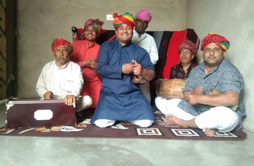 भपंग वादक ने कोरोना पर बनाया गीत, सोशल मीडिया पर हिट भपंग वादक ने कोरोना पर बनाया गीत, सोशल मीडिया पर हिट