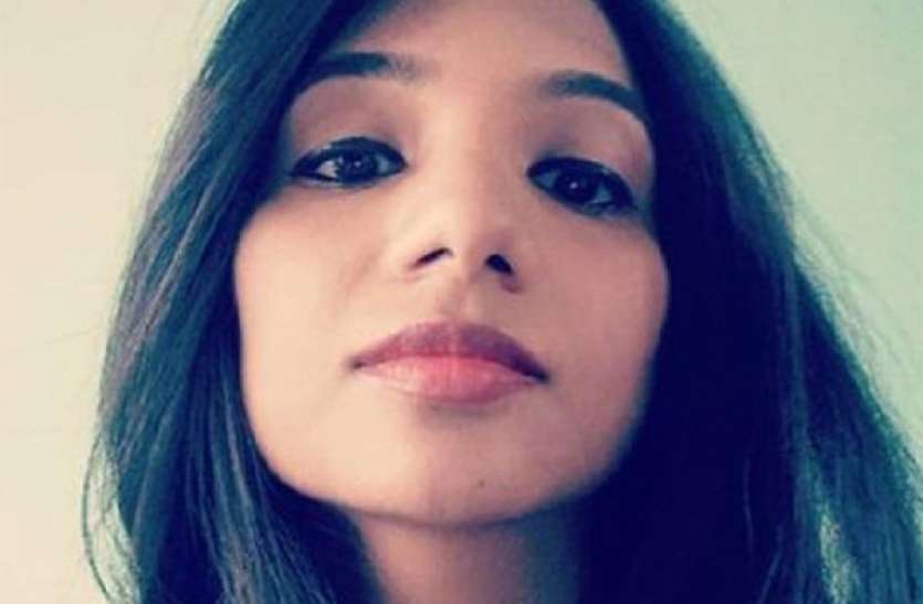 aish.jpg कोरोना वायरस : 32 वर्षीय महिला बनी लोगों के लिए मसीहा, साइकिल से बांट रही बुजुर्गों को खाना