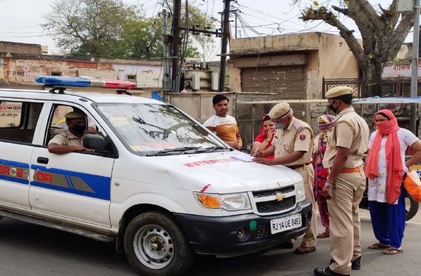 Alwar Police Strict To Follow Lock Down In Alwar District लॉक डाउन की पालना कराने को अलवर पुलिस काफी सख्त, पहले दिन 500 से अधिक वाहन जब्त