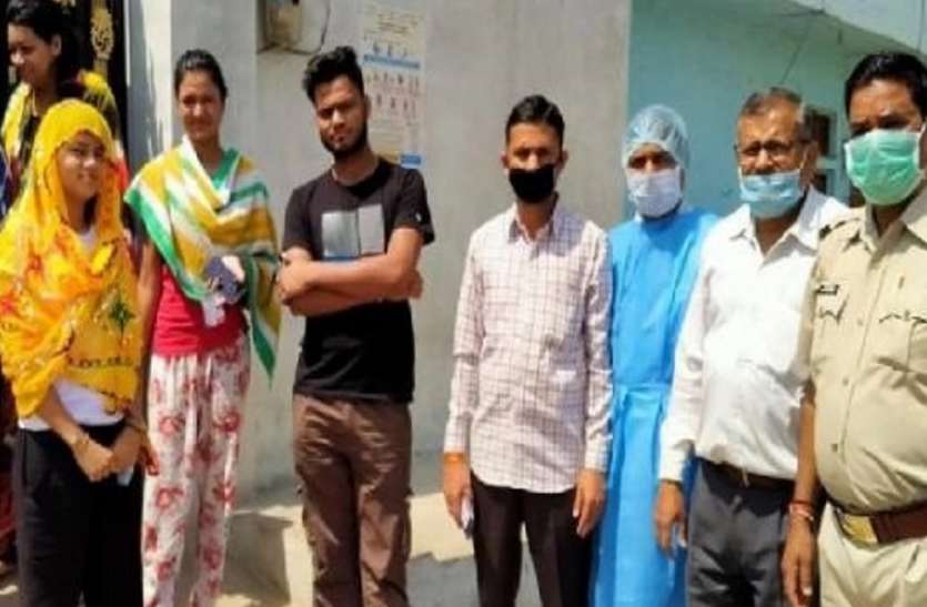 मुंबई से घर आए थे कुछ लोग, अफसरों को दी गयी सूचना, जांच में आई ये रिपोर्ट मुंबई से घर आए थे कुछ लोग, अफसरों को दी गयी सूचना, जांच में आई ये रिपोर्ट