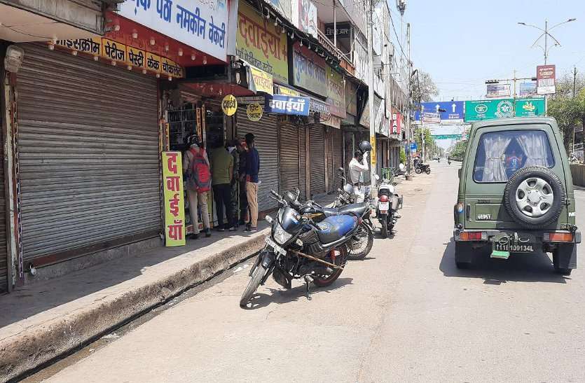 loot in house in gwalior during corona lockdown शहर में चप्पे-चप्पे पर पुलिस फिर भी हो गई वारदात, चाकू की दम पर वृद्धा को लूटा