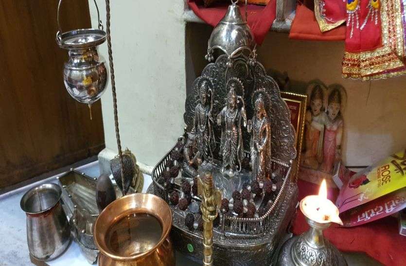 घर—घर पूजा—अर्चना और प्रार्थना घर—घर पूजा—अर्चना और प्रार्थना