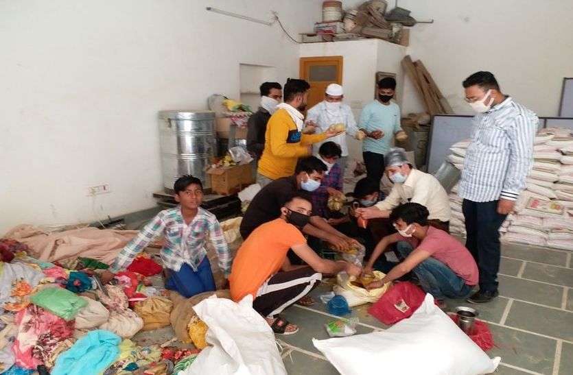 corona: किसी को भूखा नहीं सोने दिया जाएगा, मिलेगा खाना corona: किसी को भूखा नहीं सोने दिया जाएगा, मिलेगा खाना