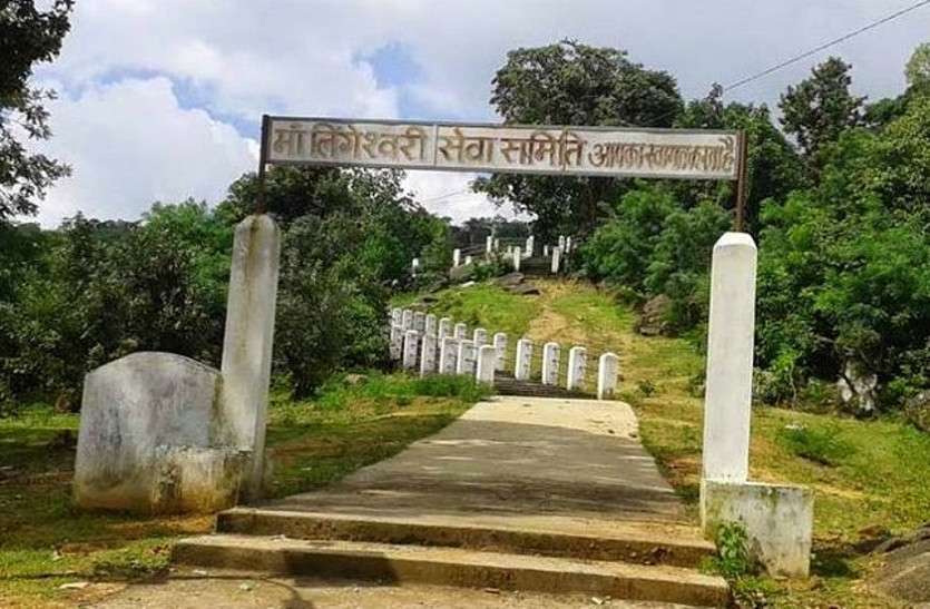 ये है देश का अनोखा मंदिर जहां रेंगकर दर्शन करते है श्रद्धालु, खीरा चढ़ाने पर होती है सारी मुरादें पूरी
