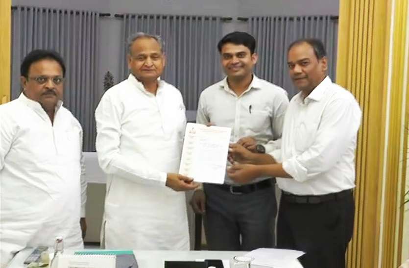 covid to Fight Corona 19 Payed in Relief Cell कोरोना से लड़ने के लिए कोविड-19 राहत कोष में दिया अपना वेतन