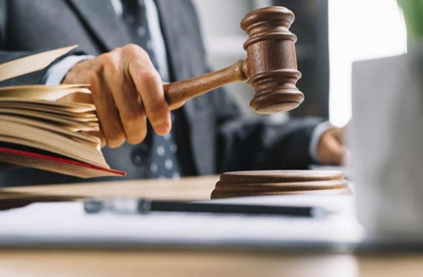 court जब्त वाहनों को सुपुर्दगी पर छोड़ने का वकीलों ने किया विरोध