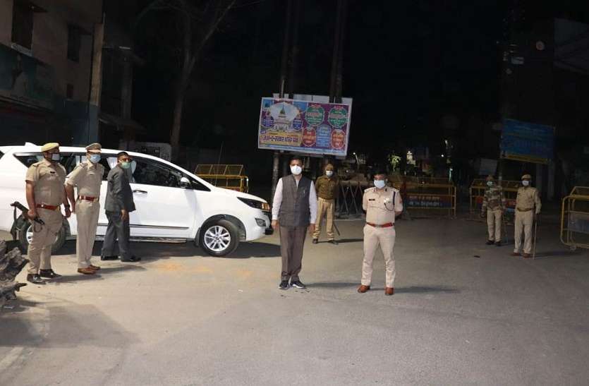 lockdown_dm_ssp.jpg Lockdown होते ही आधी रात सड़कों पर मुरादाबाद में उतरे डीएम-एसएसपी