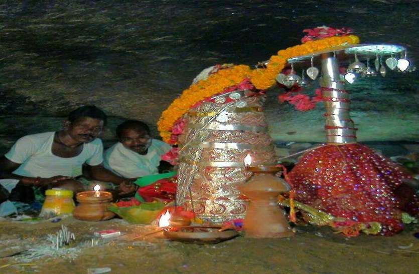 ये है देश का अनोखा मंदिर जहां रेंगकर दर्शन करते है श्रद्धालु, खीरा चढ़ाने पर होती है सारी मुरादें पूरी