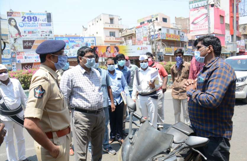 प्रशासन हुआ सतर्क, जिला कलक्टर और पुलिस अधीक्षक ने जनता को समझाया प्रशासन हुआ सतर्क, जिला कलक्टर और पुलिस अधीक्षक ने जनता को समझाया
