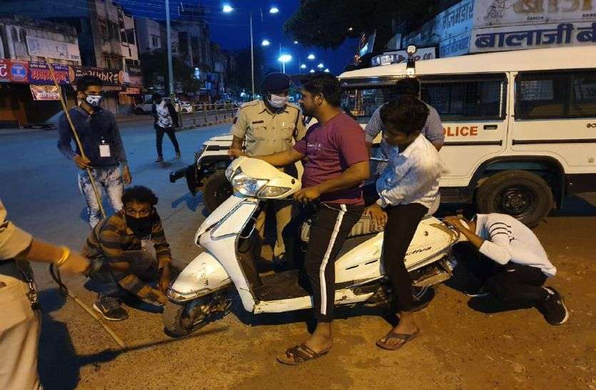 अब कफ्र्यू में दोपहर 12 बजे बाद पुलिस की सख्ती