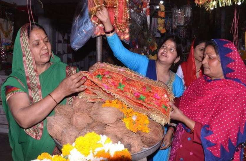 puja.jpg Lockdown का असर, दोगुने से भी अधिक रेट पर मिल रहा नवरात्रि व्रत का ये सामान