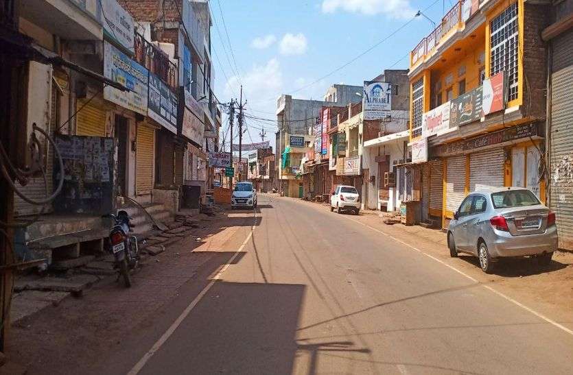 लॉकडाउन के पहले दिन शहर की सडक़ों पर पसरा सन्नाटा लॉक डाउन के पहले दिन शहर की सडक़ों पर पसरा सन्नाटा